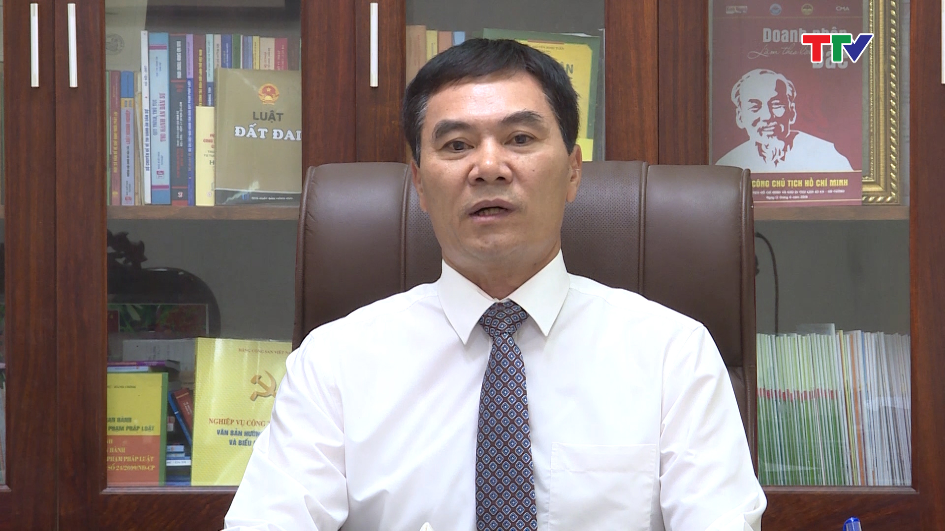 Ông Bùi Đình Sơn - Giám đốc Sở Tư pháp Thanh Hóa: Thời gian tới, Sở Tư pháp Thanh Hóa sẽ tiếp tục nỗ lực để tiếp tục triển khai tốt chức năng, nhiệm vụ được giao,  tham mưu cho HĐND, UBND tỉnh ban hành đầy đủ các văn bản pháp luật phục vụ cho phát triển kinh tế xã hội của địa phương, nhất là hoàn thiện cơ chế, chính sách nhằm thu hút đầu tư, cải thiện môi trường kinh doanh, Nâng cao chất lượng thẩm định văn bản và công tác tư vấn pháp luật; đổi mới cách thức phổ biến giáo dục pháp luật đến với người dân.