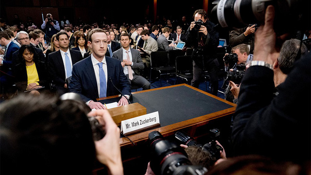 CEO Mark Zuckerberg tại phiên điều trần ngày 10/4.