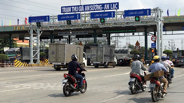Trạm thu giá BOT An Sương - An Lạc (quận Bình Tân) đưa vào thử nghiệm hệ thống thu phí tự động, dự kiến đến tháng 7-2018 hoạt động chính thức - Ảnh: LÊ ĐẠT