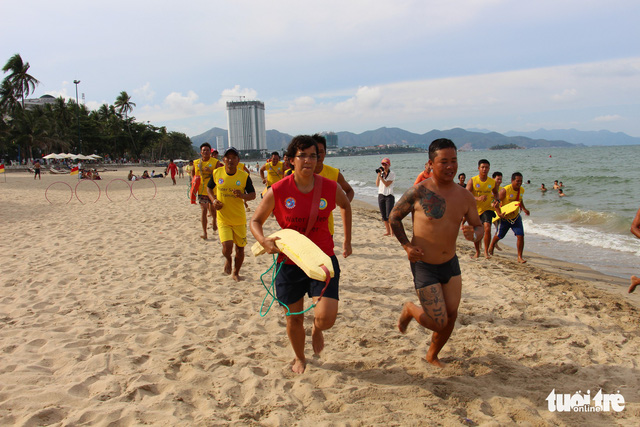 Việc nâng cao thể lực cho các thành viên trong đội cứu hộ được tập luyện thường xuyên - Ảnh: T.THỊNH
