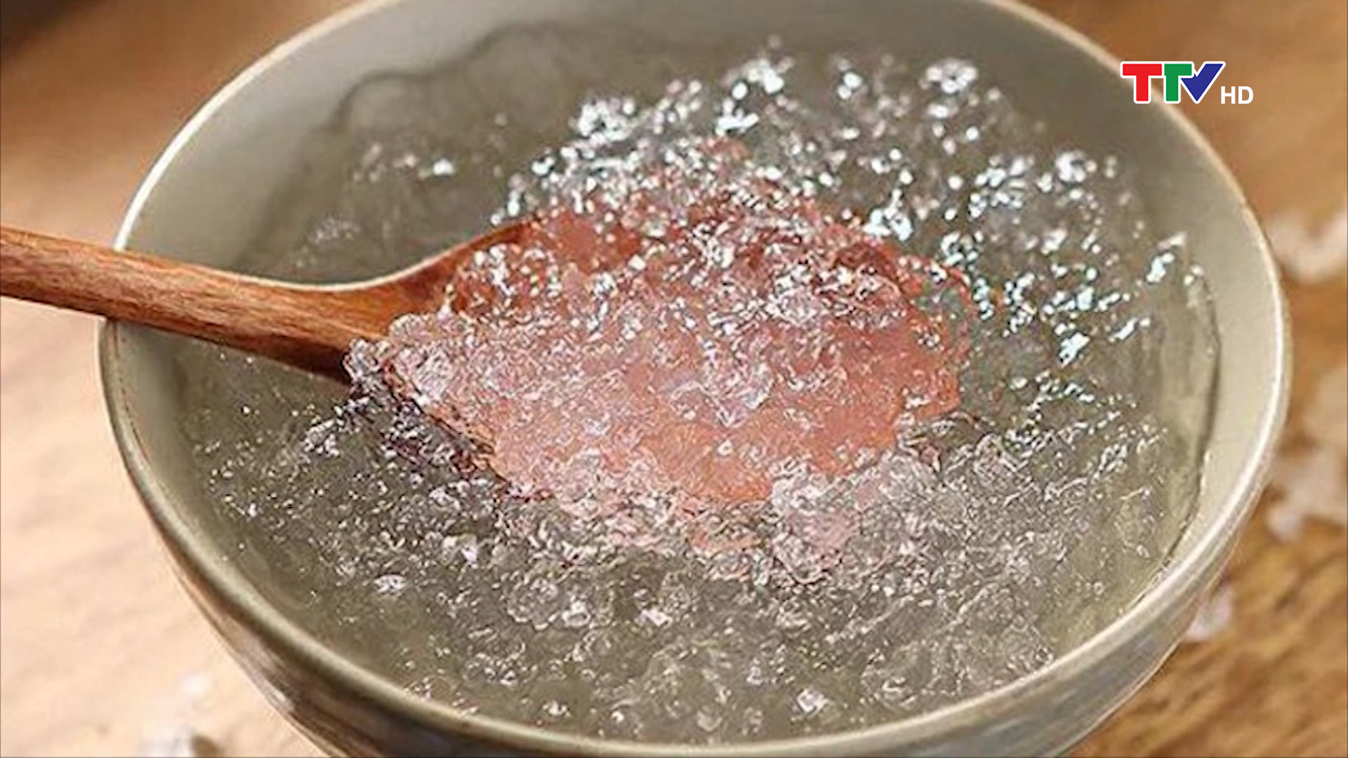 loại nhựa c&acirc;y đang được rao b&aacute;n kh&aacute; giống với mủ tr&ocirc;m c&oacute; chức năng thanh m&aacute;t, nhuận tr&agrave;ng, giải nhiệt, giải kh&aacute;t