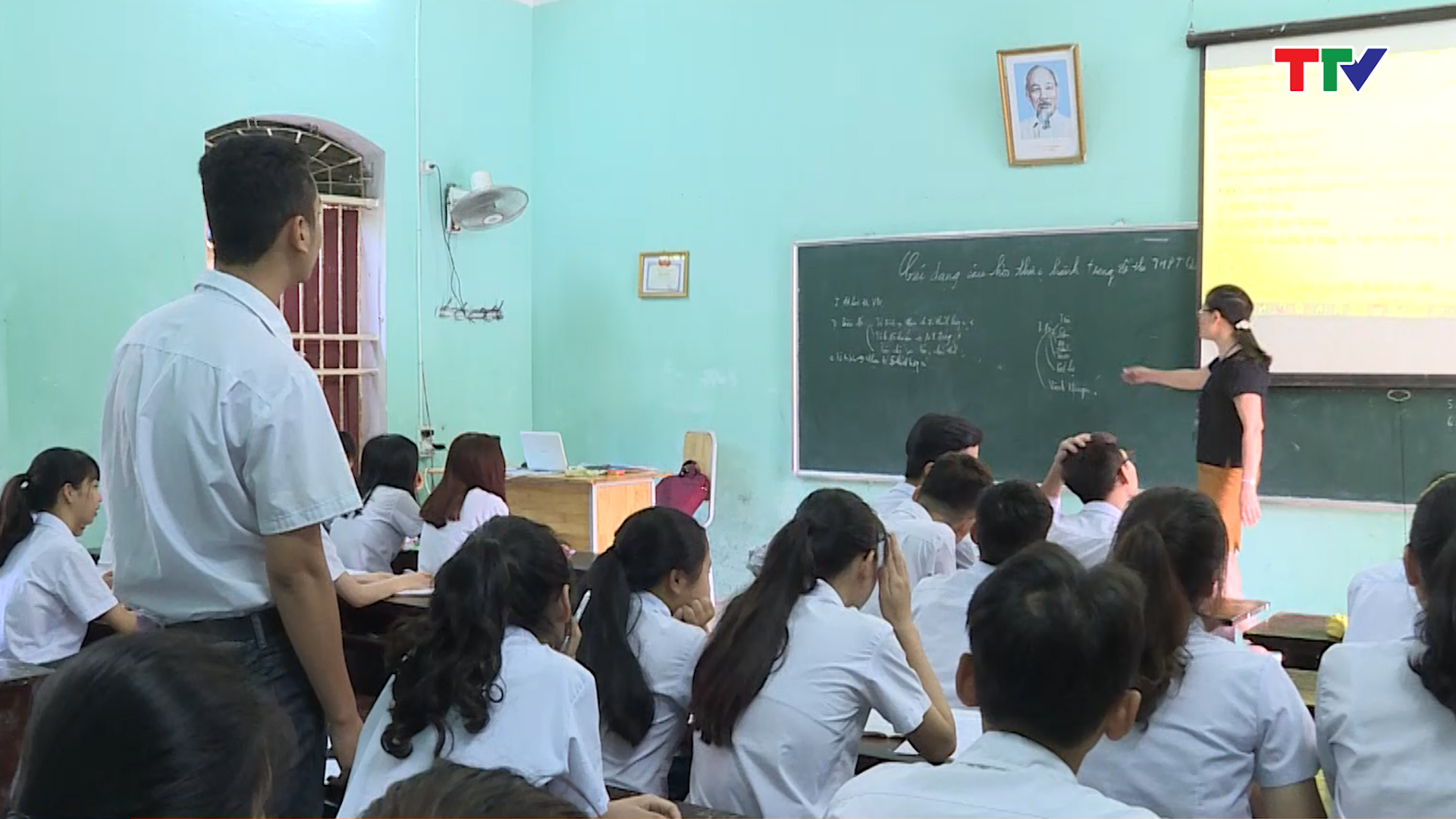 Nhiều nhà trường cũng tổ chức hướng nghề cho các em học sinh.