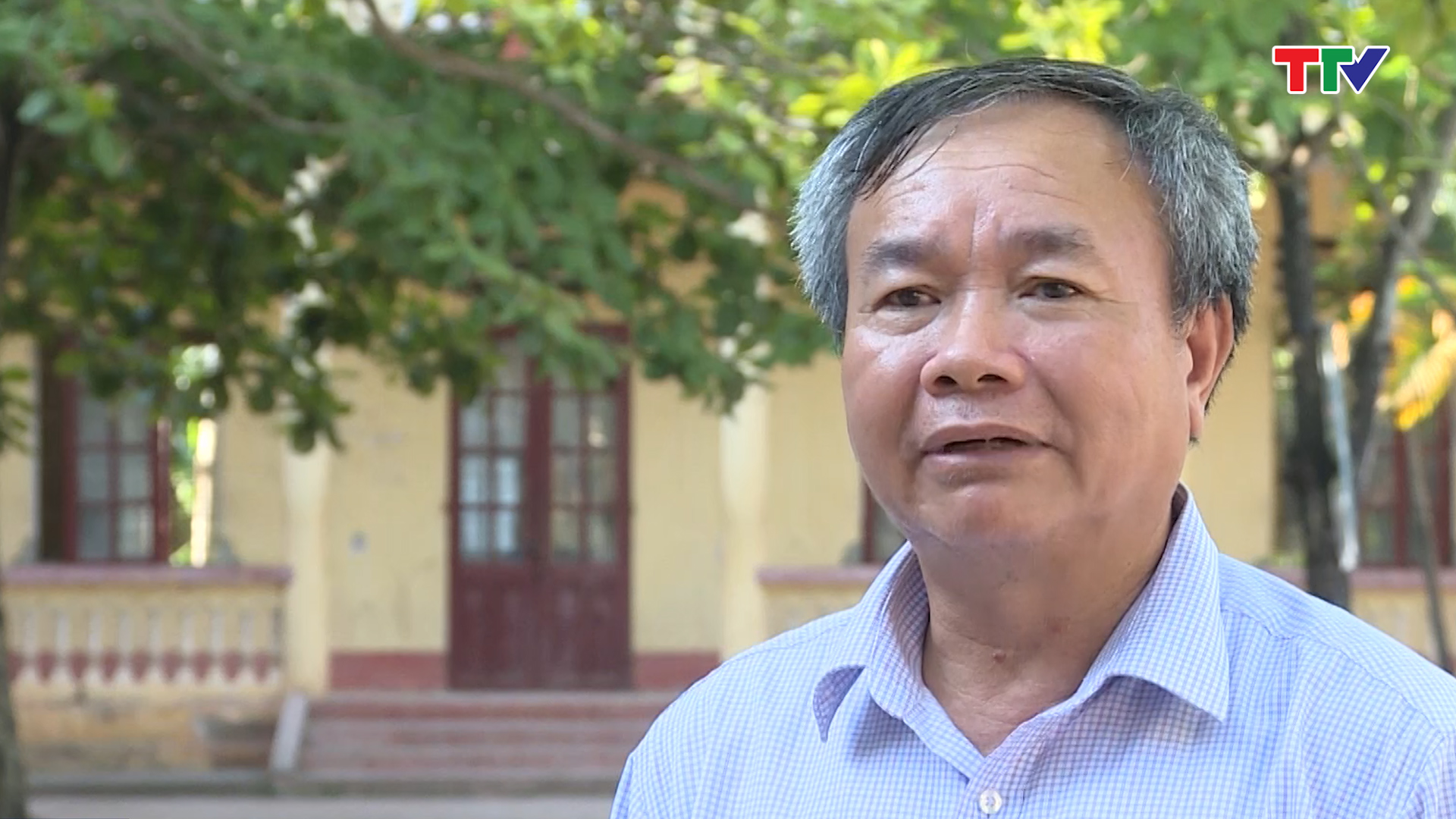 thầy giáo Lê Bật Liêm – Hiệu trưởng trường THPT Triệu Sơn      ( Nhà trường đã yêu cầu giáo viên chủ nhiệm các lớp liên tục phổ biến về quy chế thi, nhắc nhở học sinh thực hiện nghiêm túc. Bên cạnh đó nhà trường rất coi trọng công tác hướng nghiệp. Đến nay học sinh đã đăng ký đầy đủ việc chọn trường, chọn nghề theo đúng nguyện vọng và năng lực