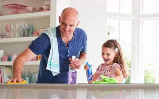 Trẻ em sống trong môi trường quá sạch sẽ dễ phát triển bệnh bạch cầu.