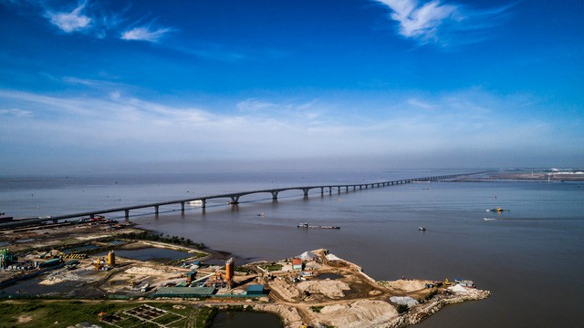 Cầu T&acirc;n Vũ - Lạch Huyện nối c&aacute;c quận huyện của TP. Hải Ph&ograve;ng với huyện đảo C&aacute;t Hải.