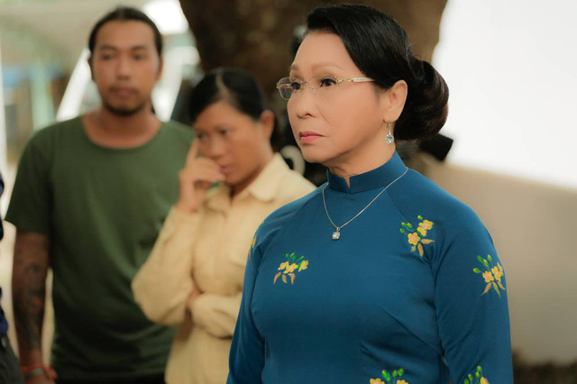 Ở tuổi ngoài 70, NSND Bạch Tuyết nhận lời tham gia phim điện ảnh sau nhiều năm vắng bóng khiến nhiều người bất ngờ.