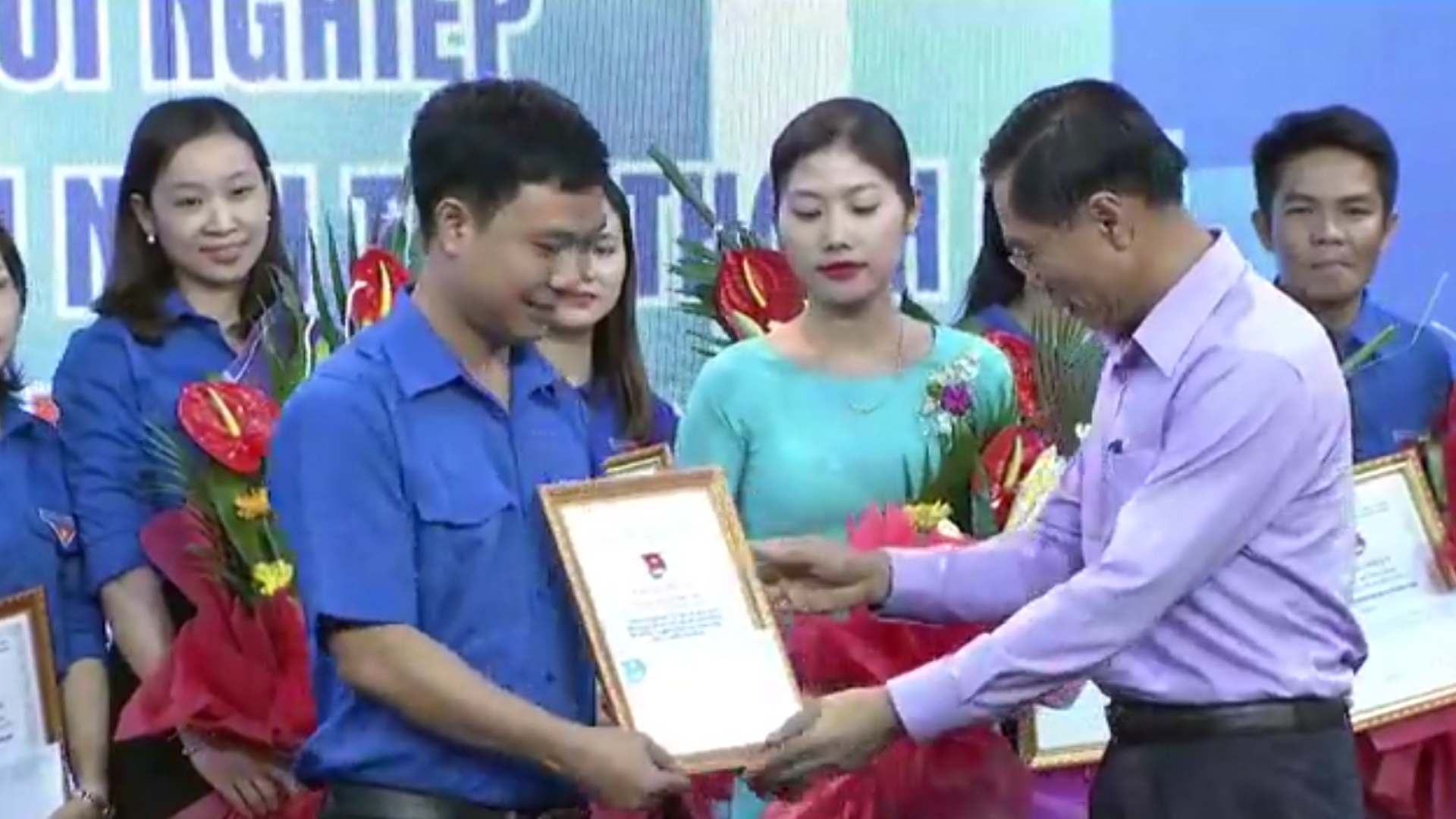 Tác giả Nguyễn Hữu Thế - Chủ đề án sản xuất đèn LED phục vụ ngành quảng cáo truyền thông, trang trí, chiếu sáng đô thị đã giành giải nhất cuộc thi 
