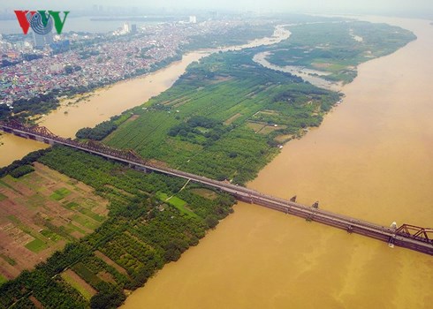 Khu vực cầu Long Biên, nơi có cáp treo đi qua như đề xuất.