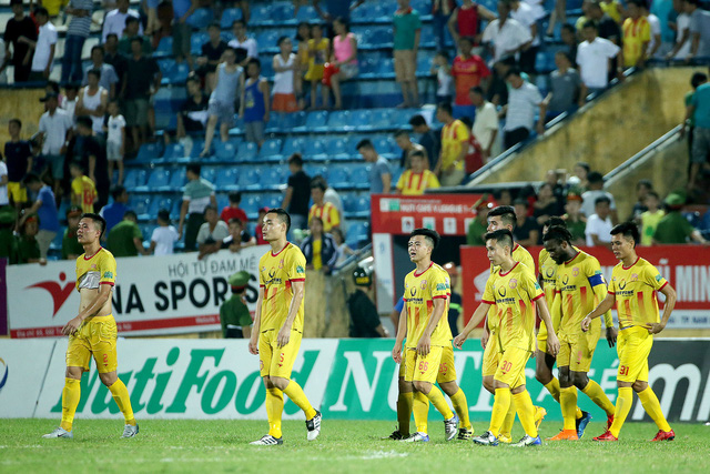 Sân Thiên Trường bị cấm khán giả sau sự cố CĐV đánh phóng viên ở vòng 18 V-League