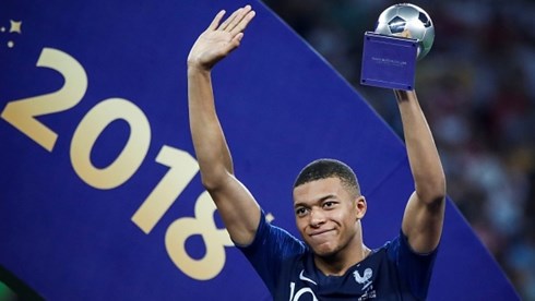Kylian Mbappé ẵm giải cầu thủ trẻ xuất sắc nhất World Cup 2018 (Ảnh: Getty).