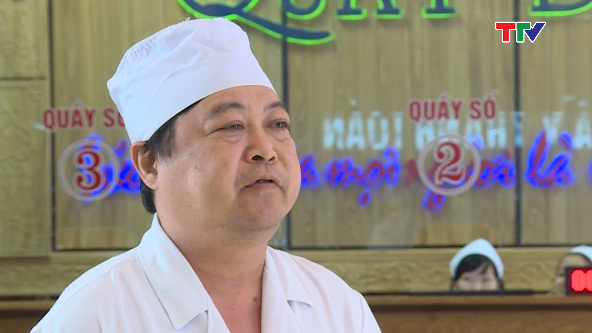 BSCKI Nguyễn Duy Chinh – Bệnh viện đa khoa Nga Sơn: “Việc bội chi quỹ BHYT ở BVĐK Nga Sơn là có, nguyên nhân là do bệnh nhân tăng, nhiều dịch vụ kỹ thuật phát triển, thuốc men cũng tăng theo dịch vụ kỹ thuật, chúng tôi sẽ chấn chỉnh vào những tháng cuối năm”
