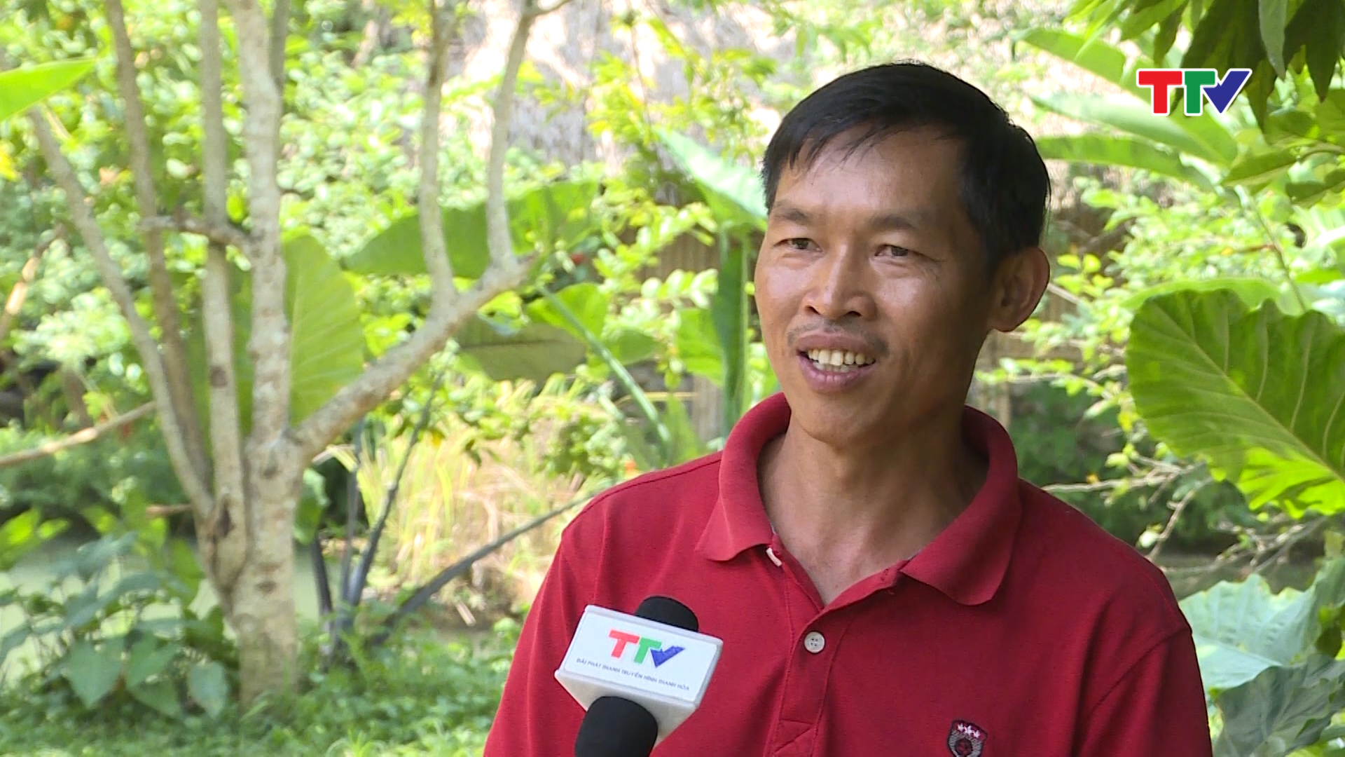 Ông Hà Văn Sỹ, bản Hiêu, xã Cổ Lũng, huyện Bá Thước: Có những vị khách từ Pháp, Đức đã đến gia đình tôi tới lần thứ 3, họ nói rất thích và muốn trở lại nhiều lần. Từ khi gia đình làm du lịch, cuộc sống được cải thiện hơn nhiều, tôi còn giúp nhiều hộ trong thôn cùng làm du lịch.