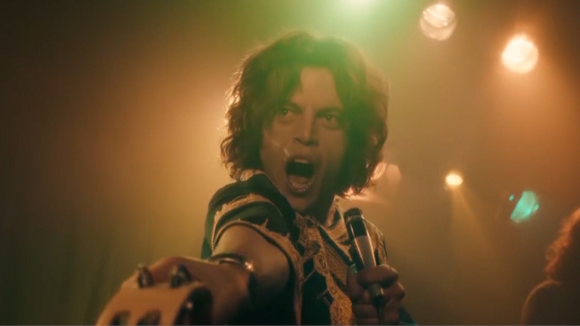 Thủ lĩnh huyền thoại ban nhạc Queen tái sinh đầy xúc động trong  &quot;Bohemian Rhapsody &quot;