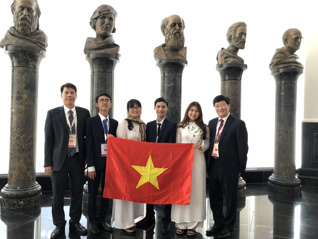 Đoàn học snh thi Olympic Sinh học quốc tế năm 2018
