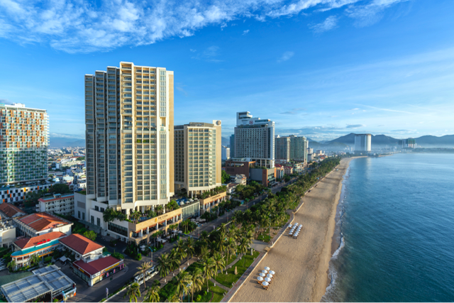 The Costa Nha Trang nằm ngay trên cung đường vàng Trần Phú hướng Vịnh Nha Trang tuyệt đẹp.
