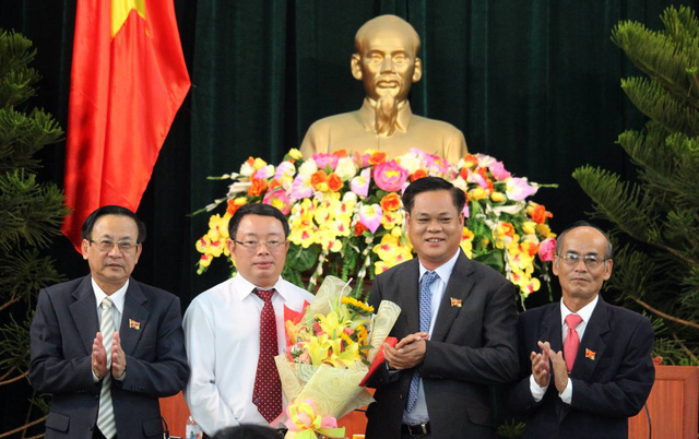 Tại kỳ họp HĐND tỉnh Phú Yên miễn nhiệm chức vụ Chủ tịch UBND tỉnh đối với ông Hoàng Văn Trà.