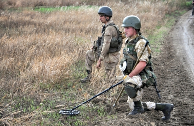 Thiết bị dò mìn mới sẽ giúp bảo vệ an toàn hơn cho binh sĩ Ukraina ở Donbass. Ảnh: Kiev Post