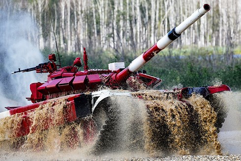 Đội tăng T-72B3 của Nga trong cuộc đua Tank Biathlon 2018. Ảnh: Tass