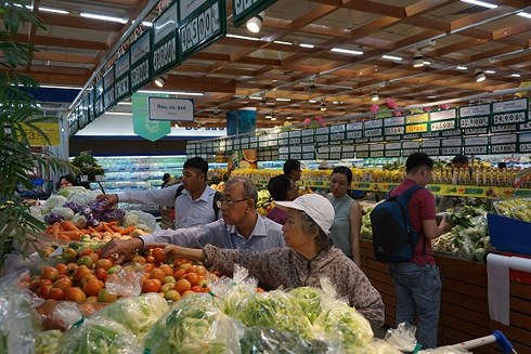 Nhiều mặt hàng thực phẩm được giảm giá trong tháng khuyến mãi “Tự hào hàng Việt 21 năm đồng hành”.