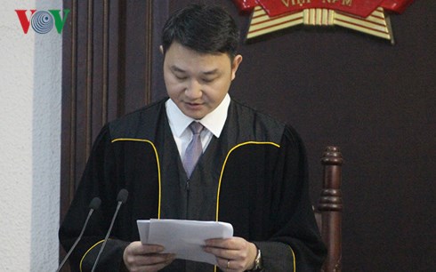 Chủ tọa phiên tòa Trần Nam Hà tuyên án.