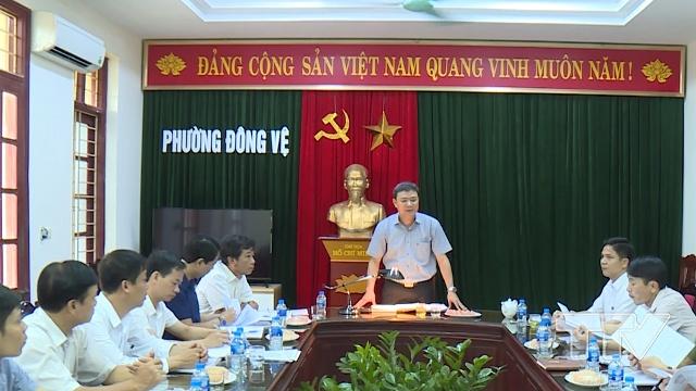 đồng chí Lê Anh Xuân – Chủ tịch UBND thành phố cùng đoàn công tác đã có buổi làm việc với Đảng ủy, UBND phường Đông Vệ.