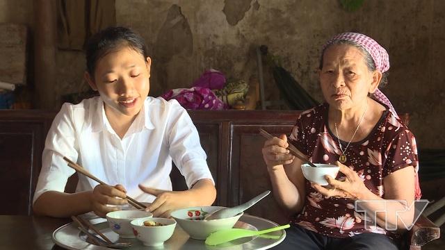 Bữa cơm đạm bạc, trước ngày Nguyễn Thị Hoa lên đường nhập học