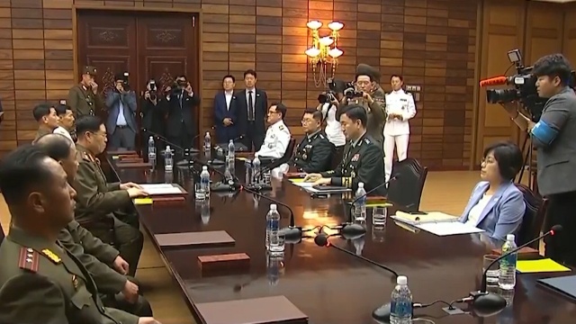 Hàn Quốc-Triều Tiên khôi phục đường dây liên lạc quân sự phía Đông