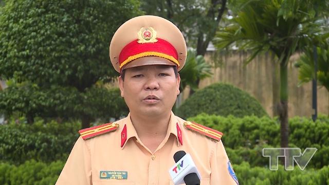 Thiếu tá Nguyễn Văn Thu- Đội trưởng Đội CSGT trật tự và cơ động, Công an huyện Triệu Sơn:  &quot;Huyện có khoảng trên 100 xe hoạt động tham gia vận chuyển khách. Thời gian qua chugns tôi đã xử lý được... trường hợp với lỗi đậu đỗ &quot;