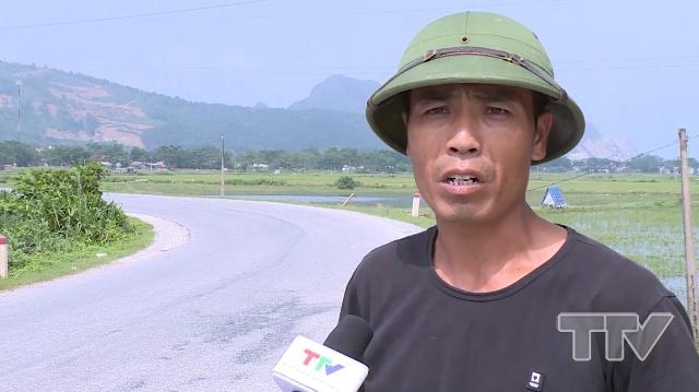 Anh Hà Văn Quang - Thôn 2, xã Hà Lĩnh, huyện Hà Trung: Vị trí tôi đang đứng đây lùi xuống khoảng 200m tai nạn xảy ra rất nhiều. Ví dụ xe ô tô hay xe máy đi ngang đường tầm nhìn hạn hẹp, nói chung xe lao xuống ruộng rất nhiều.