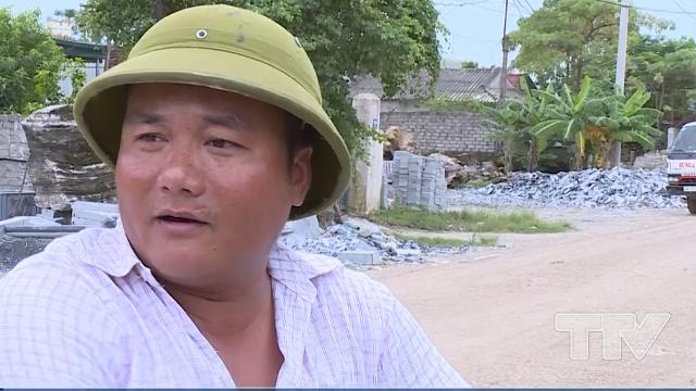 Anh Trịnh Xuân Lưu- Phường An Hoạch, TP Thanh Hóa:  "Đường quá xuống cấp, ổ voi, ổ gà nhiều nên rất  nhiều vụ ngã, tai nạn xảy ra, bản thân tôi cũng bị ngã nhiều lần, kiến nghị sửa đường "