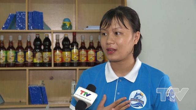 Sinh viên Lương Thị Linh - Lớp K18, Khoa Kinh tế Quản trị kinh doanh, Trường ĐH Hồng Đức - Trưởng phòng kinh doanh Công ty cổ phần nước mắm Hoàng Gia: Đối với lứa tuổi của tôi và các bạn sinh viên trong nhóm, khởi nghiệp thực sự là một điều rất khó, nhưng chúng tôi không ngừng đưa ra những ý kiến sáng tạo, luôn tiến về phía trước, xây dựng phát triển quê hương đất nước.
