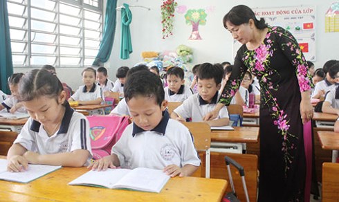 &Aacute;p lực qu&aacute; tải trường lớp, thiếu gi&aacute;o vi&ecirc;n ở B&igrave;nh Dương do học sinh qu&aacute; đ&ocirc;ng.