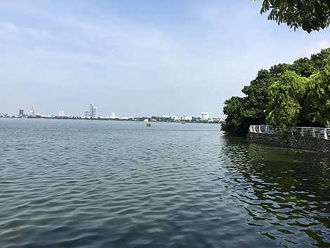 Hồ Tây, nơi dòng họ Hồ nhiều lần tìm mộ nữ sĩ Hồ Xuân Hương.