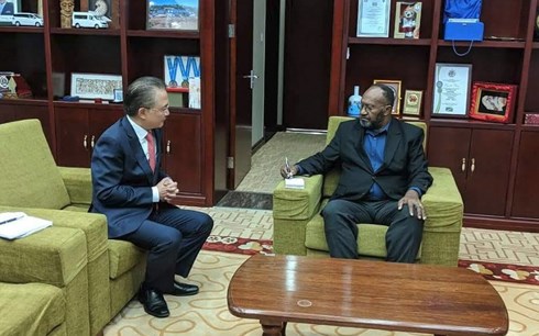 Đại sứ Ngô Hướng Nam gặp Thủ tướng Vanuatu (Ảnh: Đại sứ quán Việt Nam tại Australia kiêm nhiệm Vanuatu)