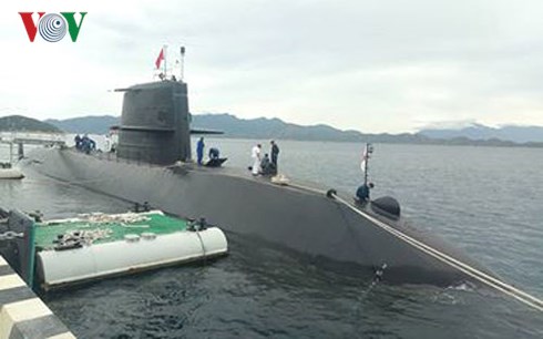 Tàu ngầm huấn luyện Nhật Bản lần đầu tiên đến Việt Nam.