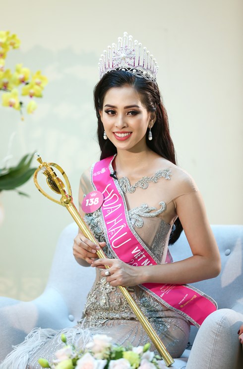 Tiểu Vy cũng nói, cô muốn học tập hình ảnh của Hoa hậu Đỗ Mỹ Linh.