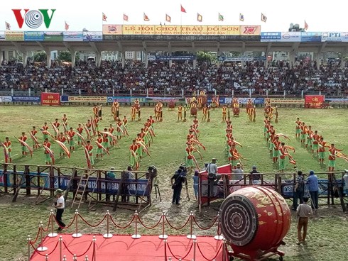 Màn múa trống chiêng khai hội chọi trâu Đồ Sơn, Hải Phòng 2018.