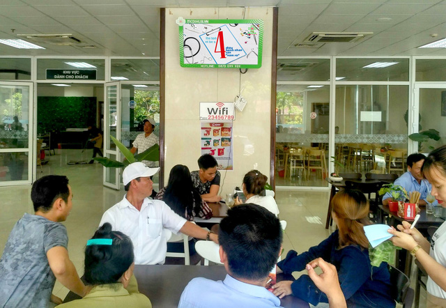 Bệnh nhân được cung cấp wifi miễn phí tại BV Đa khoa Trung ương Huế.