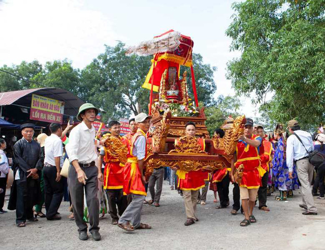 Vào ngày 29/10 (tức 20/8 âm lịch), hàng vạn người dân và du khách thập phương đã đổ về xã An Lễ, huyện Quỳnh Phụ, tỉnh Thái Bình, để tham dự Lễ hội truyền thống đền Đồng Bằng.