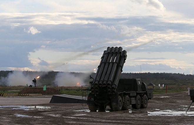Hệ thống tên lửa phóng loạt Smerch của Quân đội Nga. Ảnh: Thông tấn TASS