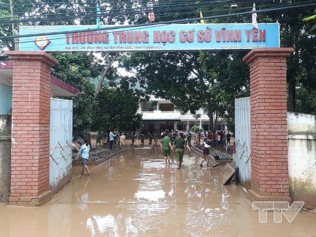Các trường học trên địa bàn huyện Vĩnh Lộc đang tiến hành dọn dẹp, vệ sinh trường lớp học.