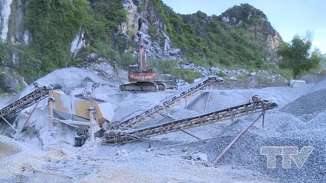 huyện Ngọc Lặc đã tăng cường kiểm tra, giám sát hoạt động của các đơn vị khai thác, chế biến khoáng sản trên địa bànCông ty TNHH Hoàng Quân, xã Cao Thịnh, huyện Ngọc Lặc nhiều thiếu sót của đơn vị như: chưa hoàn chỉnh hồ sơ, thủ tục về đất đai đối với khu vực chế biến nhưng đã đưa đất vào sử dụng; quy trình xử lý nước thải, bột đá chưa đảm bảo