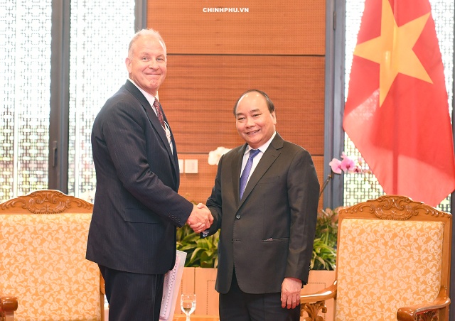 Thủ tướng Nguyễn Xuân Phúc tiếp ông Alex Dimitrief, Chủ tịch kiêm Tổng Giám đốc Tập đoàn GE Global. Ảnh: VGP/Quang Hiếu