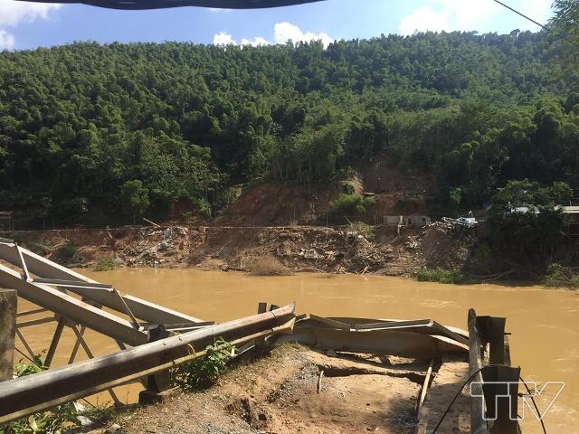 Cầu treo ở xã Trung Thành, huyện Quan Hóa bị sập hoàn toàn