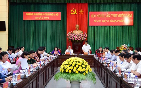 Hội nghị Đảng bộ Hà Nội thảo luận về tổ chức chính quyền đô thị.