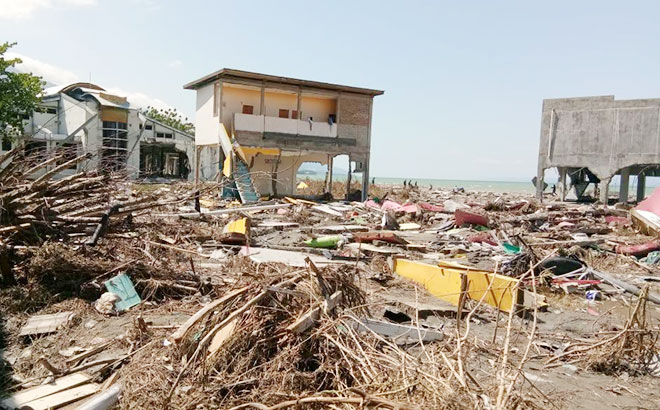 Khung cảnh đổ nát tại Palu sau thảm họa động đất, sóng thần.    Ảnh: Reuters