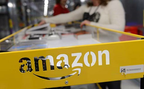 Ước khoảng 200 doanh nghiệp Việt Nam có bán hàng trên Amazon. (Ảnh: EPA)