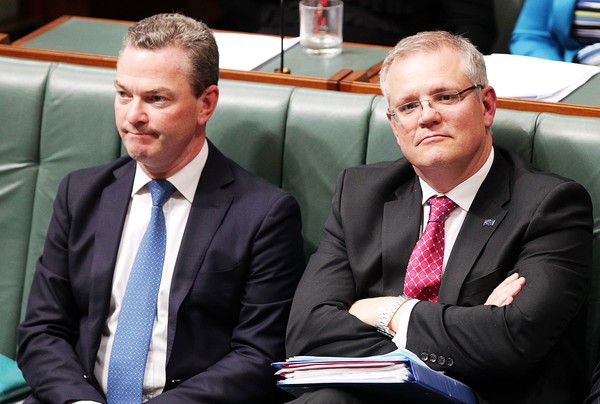 Bộ trưởng Quốc phòng Pyne (trái) và Thủ tướng Morrison (Ảnh: Getty)