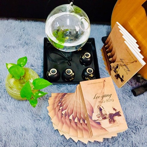 69 bài thơ là 69 vị ấm ngọt nhiều cung bậc.