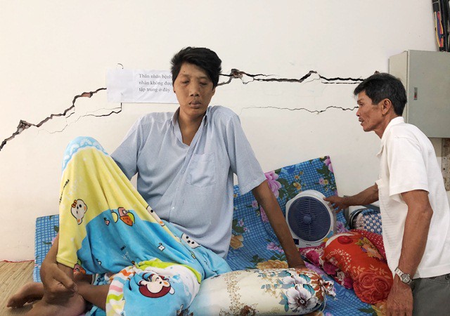 Anh Hồ Văn Trung đang điều trị bệnh tại Bệnh viện đa khoa tỉnh Bạc Li&ecirc;u.